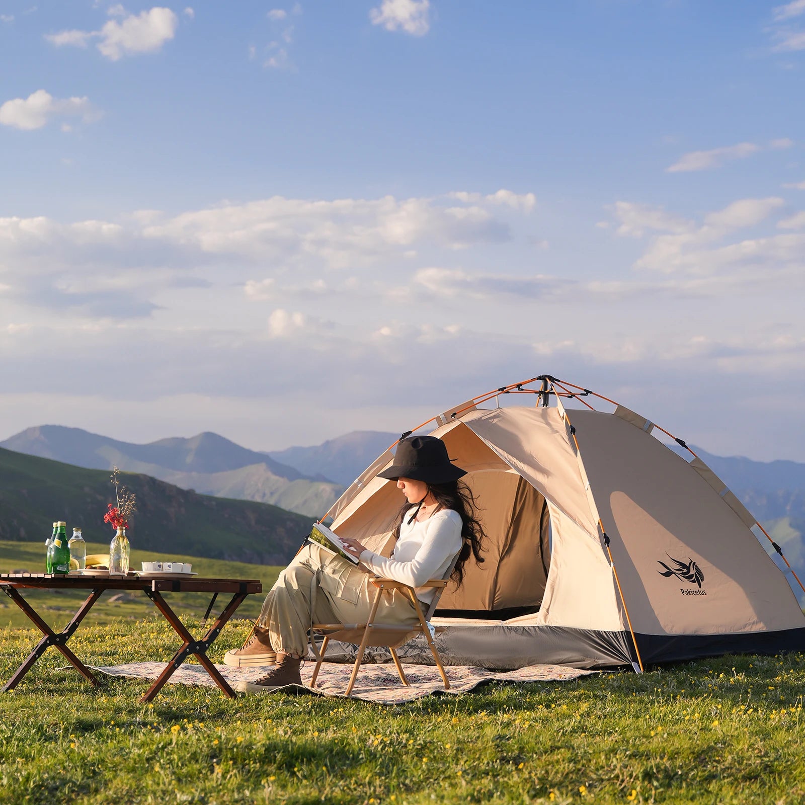 Instant Golden Tent - Portable 3-4 Person Sun & Rain Shelter